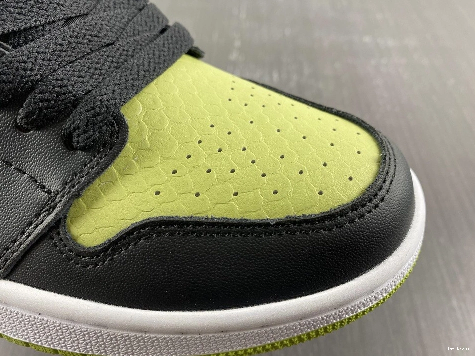 Green Snakeskin DX4446-301 Vivid Jordan (W) 1 Low - 1012
